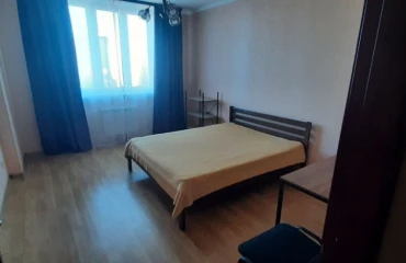 Foto Tres Ambientes piso, para alquilar. Kyiv Дарницкий