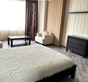 Фото 2. Четырехкомнатная квартира, оренда. Київ Дарницкий