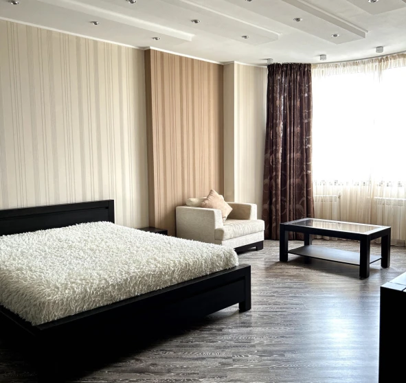 Фото 1. Четырехкомнатная квартира, оренда. Київ Дарницкий