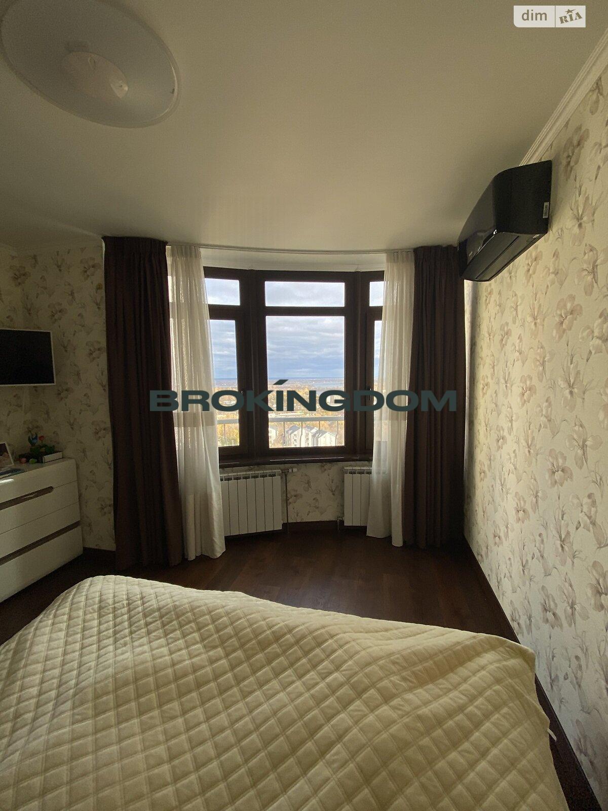 Photo Three-Room flat, for sale. Kyiv Голосіївський