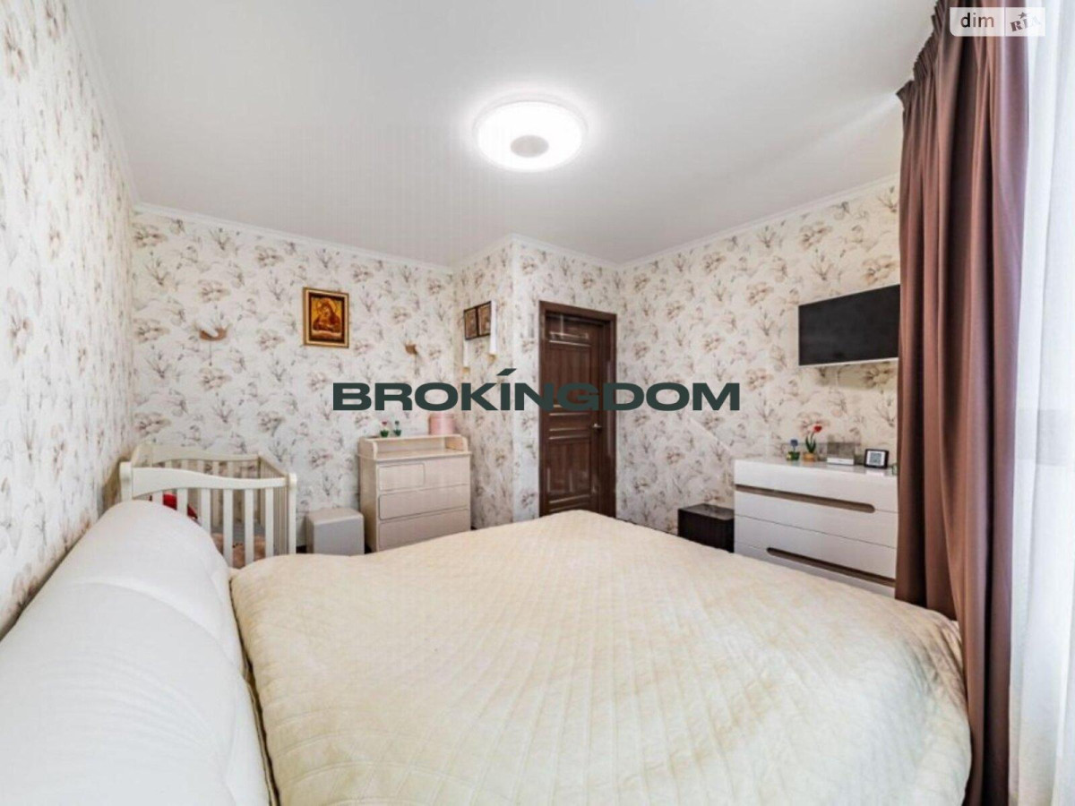 Photo Three-Room flat, for sale. Kyiv Голосіївський