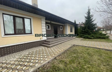 Photo House, for sale. Krushynka Мирна