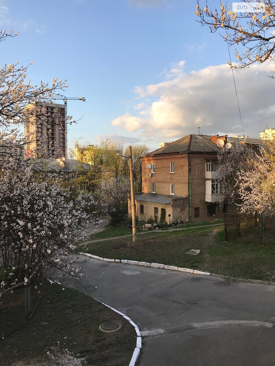 Foto Dos Ambientes piso, en venta. Kyiv Голосеевский, Demiivska