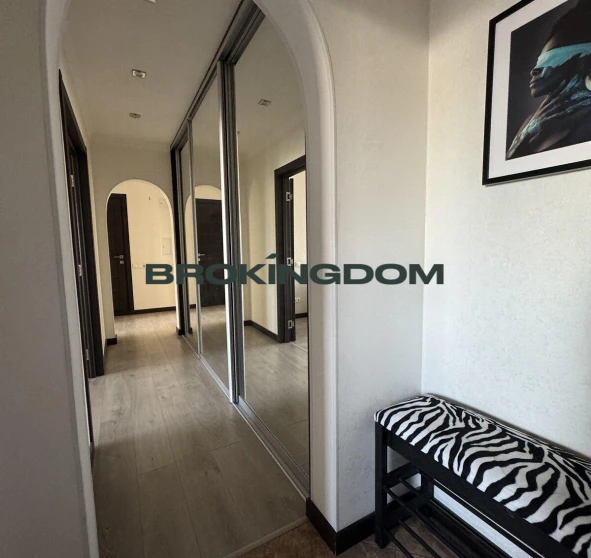 Foto 1. Tres Ambientes piso, en venta. Kyiv Шевченківський