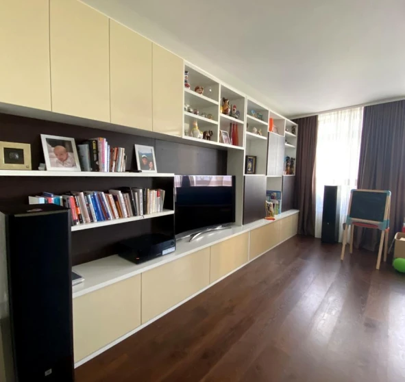 Foto 1. Tres Ambientes piso, en venta. Kyiv Голосеевский