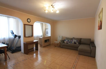 Foto Tres Ambientes piso, para alquilar. Kyiv Дарницкий район, Pozniaky