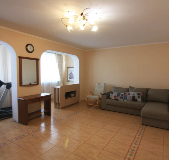 Foto 1. Tres Ambientes piso, para alquilar. Kyiv Дарницкий район, Pozniaky