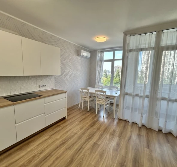 Фото 1. Трикімнатна квартира, продаж. Київ Днепровский район, Лівобережна