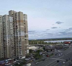 Zdjęcie 2. Trzypokojowe mieszkanie, na sprzedaż. Kyiv Дарницкий район, Kharkivska