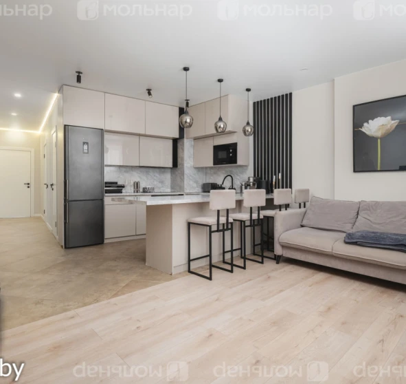 Foto 1. Tres Ambientes piso, en venta. Minsk Октябрьский