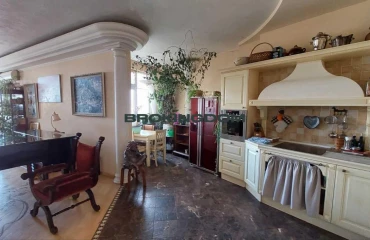 Zdjęcie Trzypokojowe mieszkanie, na sprzedaż. Kyiv Печерський