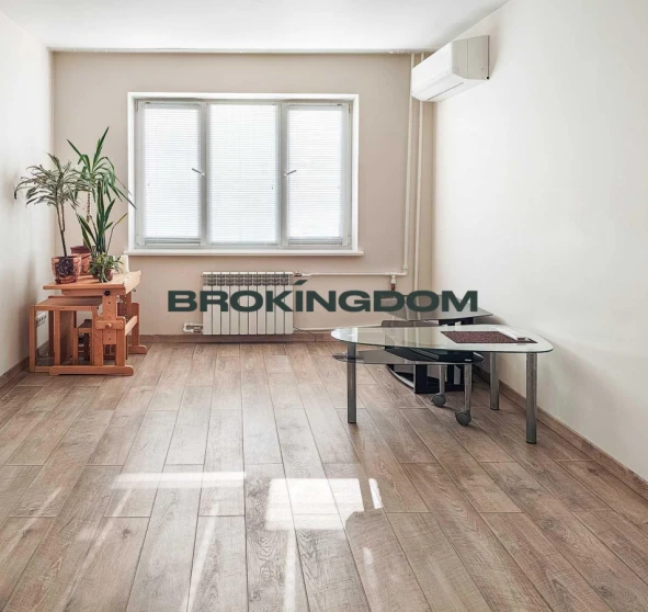 Foto 1. Tres Ambientes piso, en venta. Kyiv Подільський