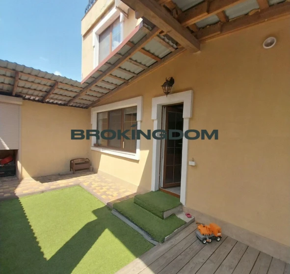 Foto 1. Casa, en venta. Sviatopetrivske