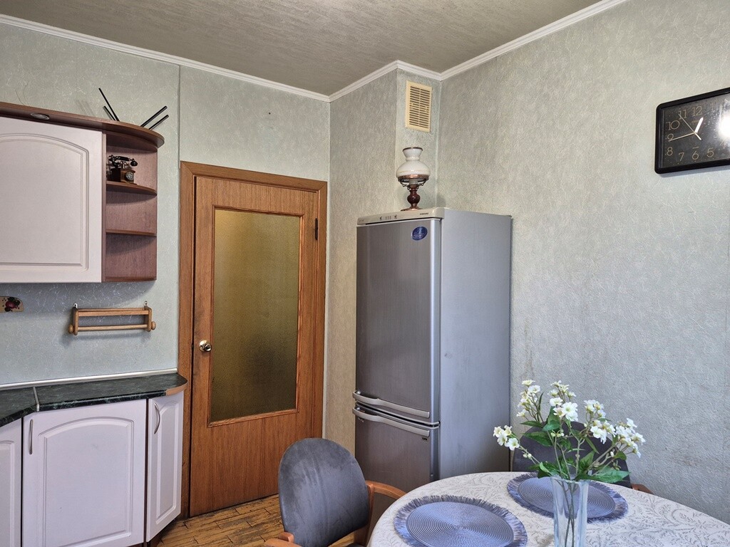 Foto Tres Ambientes piso, para alquilar. Kyiv Дарницкий район, Pozniaky