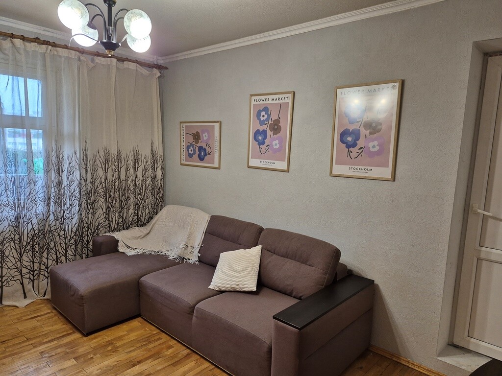 Foto Tres Ambientes piso, para alquilar. Kyiv Дарницкий район, Pozniaky
