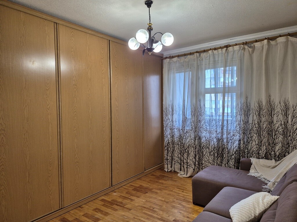 Foto Tres Ambientes piso, para alquilar. Kyiv Дарницкий район, Pozniaky