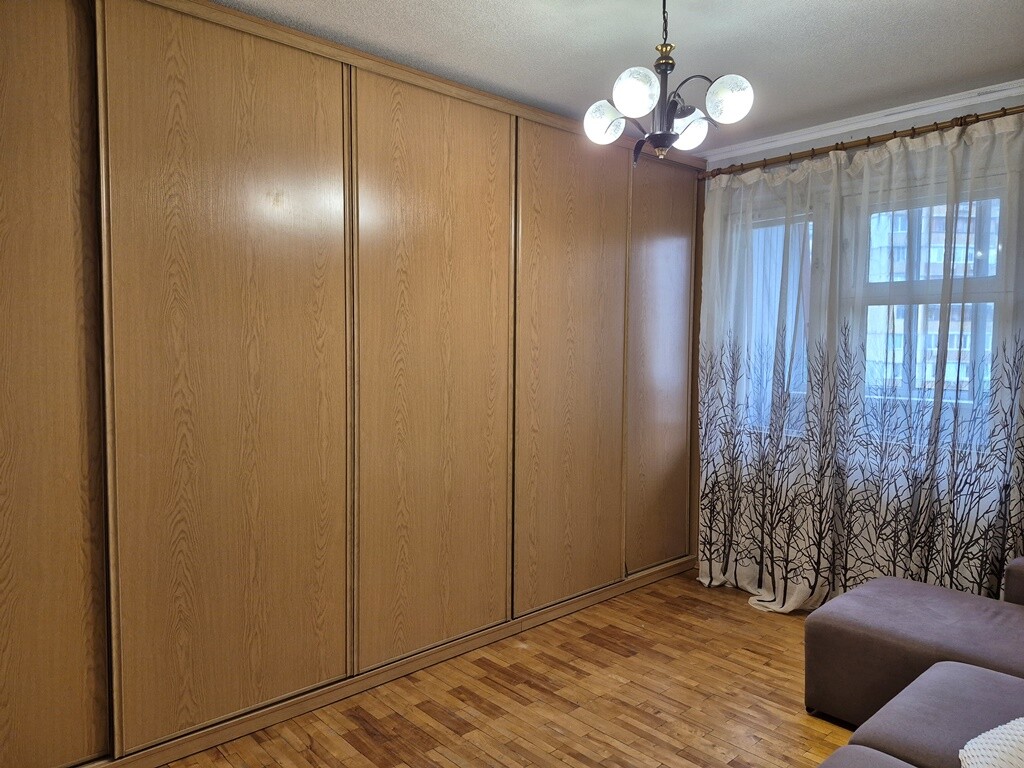 Foto Tres Ambientes piso, para alquilar. Kyiv Дарницкий район, Pozniaky