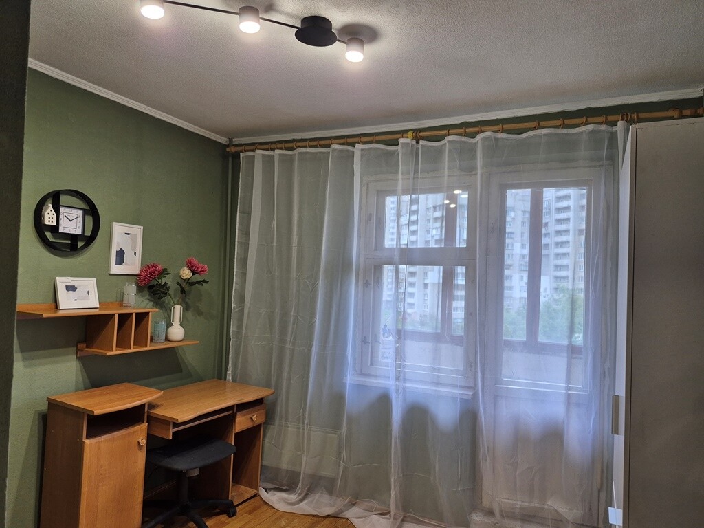 Foto Tres Ambientes piso, para alquilar. Kyiv Дарницкий район, Pozniaky