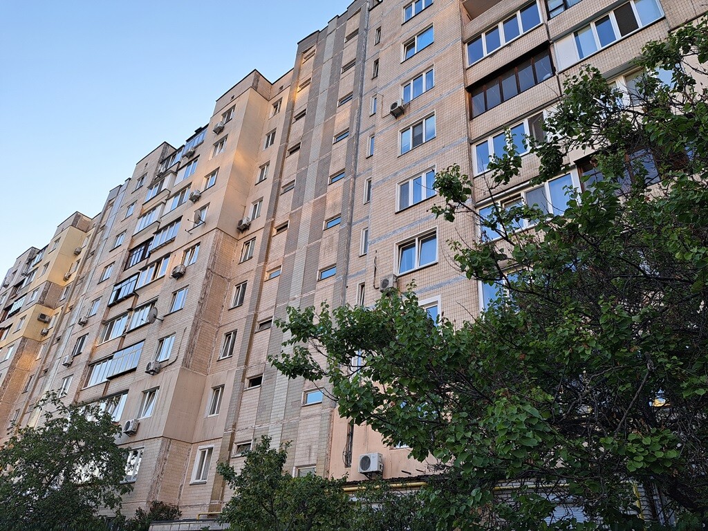 Foto Tres Ambientes piso, para alquilar. Kyiv Дарницкий район, Pozniaky