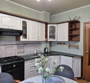 Foto 2. Tres Ambientes piso, para alquilar. Kyiv Дарницкий район, Pozniaky