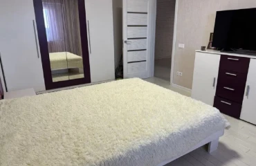 Foto Tres Ambientes piso, para alquilar. Kyiv Дарницкий район, Pozniaky