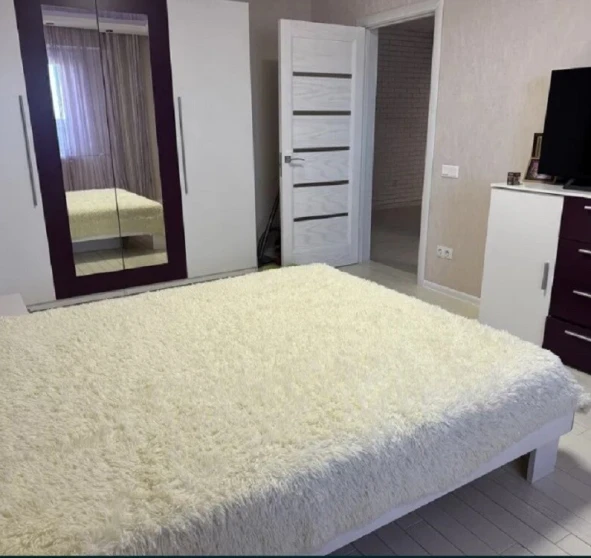 Фото 1. Трикімнатна квартира, оренда. Київ Дарницкий район, Позняки