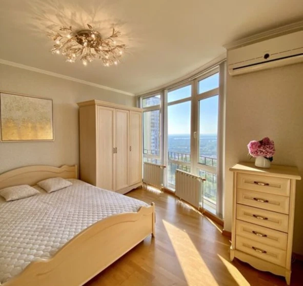 Фото 1. Трикімнатна квартира, продаж. Київ Голосеевский