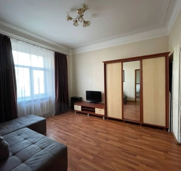 Foto 1. Cuatro Ambientes piso, en venta. Kyiv Shevchenkivskyi, Universytet