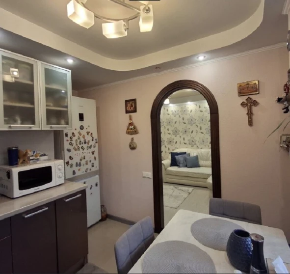 Zdjęcie 1. Trzypokojowe mieszkanie, na sprzedaż. Kyiv Desnianskyi, Chernihivska