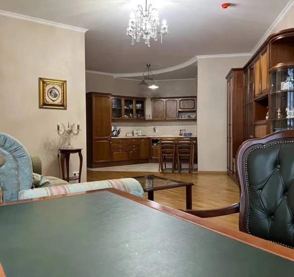 Foto 1. Tres Ambientes piso, en venta. Kyiv Pecherskyi