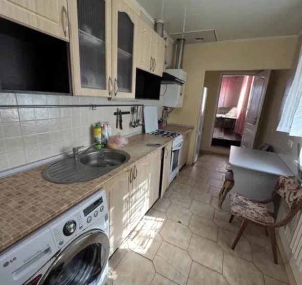 Foto 1. Tres Ambientes piso, para alquilar. Poltava Shevchenkivskyi