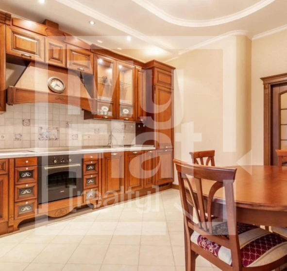 Фото 1. Трехкомнатная квартира, аренда. Киев Печерский