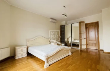 Zdjęcie Czteropokojowe mieszkanie, na sprzedaż. Kyiv Shevchenkivskyi