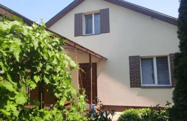 Photo House, for sale. Petrivske Інни Дехтяренко