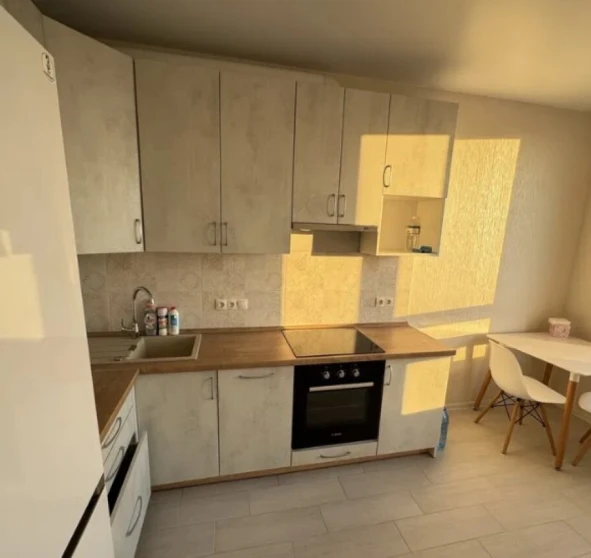 Foto 1. Monoambiente piso, en venta. Kyiv Darnytskyi, Vyrlytsia