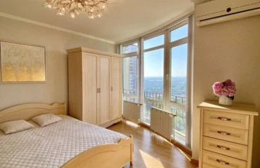 Fotografie Trei Camere apartament, de vânzare. Kyiv Holosiivskyi