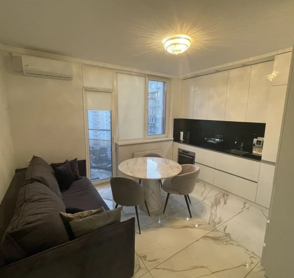 Foto 1. Monoambiente piso, en venta. Kyiv Holosiivskyi, Vystavkovyi tsentr