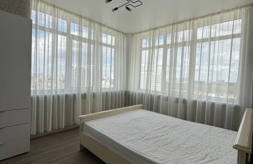 Фото Трехкомнатная квартира, аренда. Киев Дарницкий
