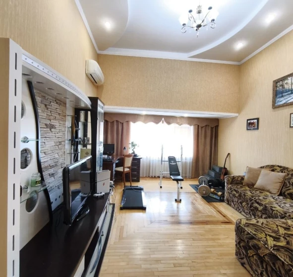 Photo 1. Three-Room flat, for sale. Kyiv Darnytskyi, Pozniaky