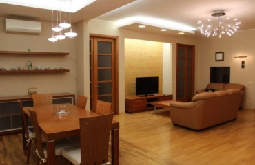 Fotografie Patru Camere apartament, de închiriat. Odesa Приморский