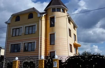 Photo House, for sale. Storozhnytsia