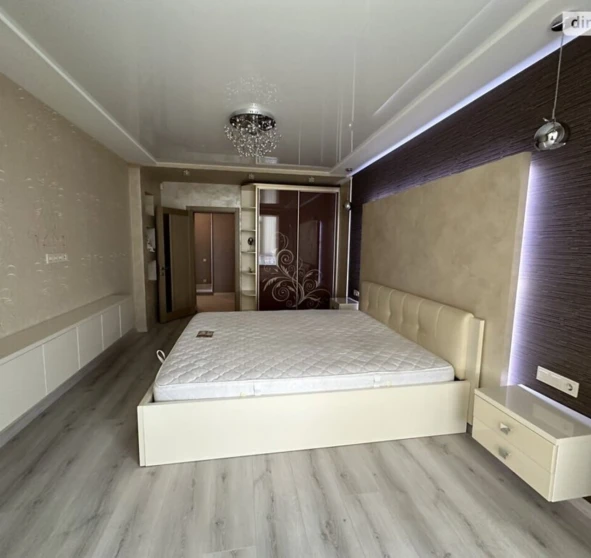 Foto 1. Cuatro Ambientes piso, en venta. Poltava Подольский