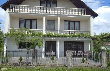 Photo House, for sale. Nyzhnie Bolotne