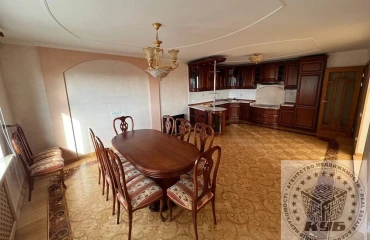 Foto Cuatro Ambientes piso, en venta. Kyiv Святошинский, Akademmistsechko