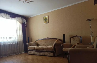 Foto Tres Ambientes piso, en venta. Kyiv Дарницкий район, Pozniaky