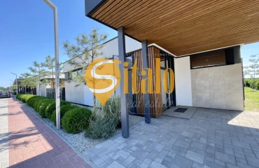 Photo House, for sale. Hora
