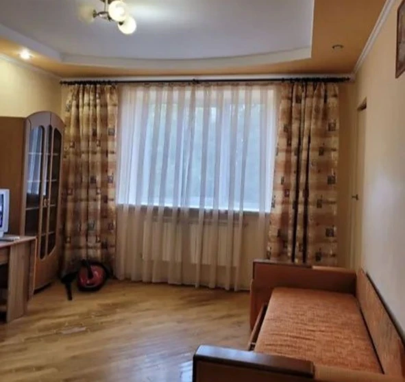 Foto 1. Monoambiente piso, para alquilar. Poltava