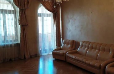 Photo Four-Room flat, for sale. Kyiv Шевченковский район, Universytet