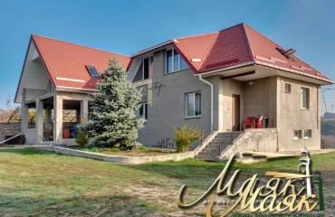 Photo House, for sale. Abrykosivka