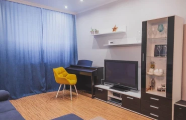 Foto Tres Ambientes piso, en venta. Kyiv Дарницкий район, Pozniaky